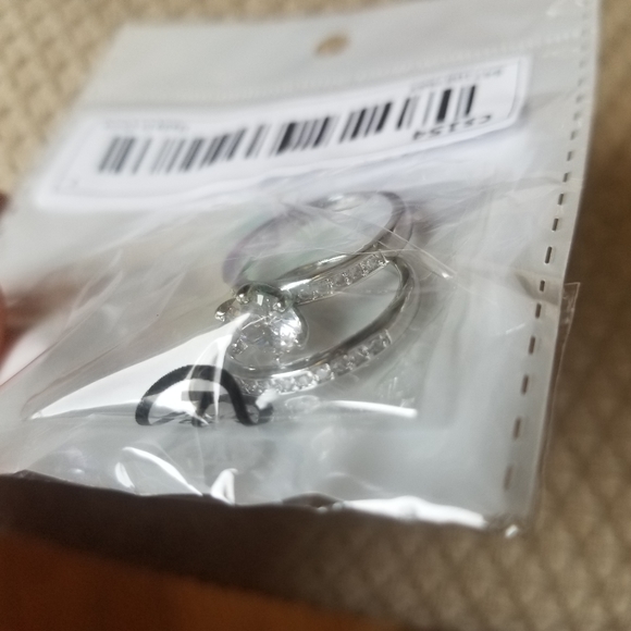 Classic Six Claw Inlaid Zircon 925 Silver Plated Engagement Ring 2 pc Se… - Picture 4 of 5